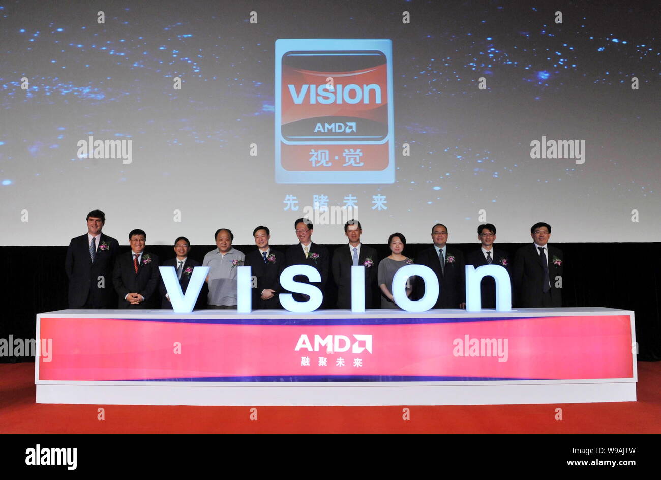 I rappresentanti di AMD e i produttori di PC sono visti durante la cerimonia di lancio di AMD Vision piattaforma laptop a Pechino, in Cina, il 26 maggio 2010. AMD ha unv Foto Stock