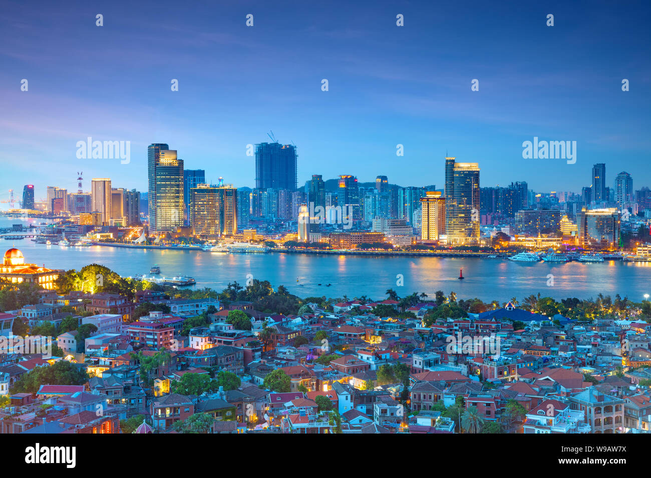 Vista notturna di Xiamen di notte, Fujian, Cina Foto Stock