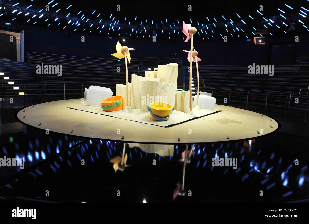 Le installazioni sono visualizzati al teatro all'interno del Padiglione Australia nell'Expo di Shanghai, Cina, 18 aprile 2010. Foto Stock
