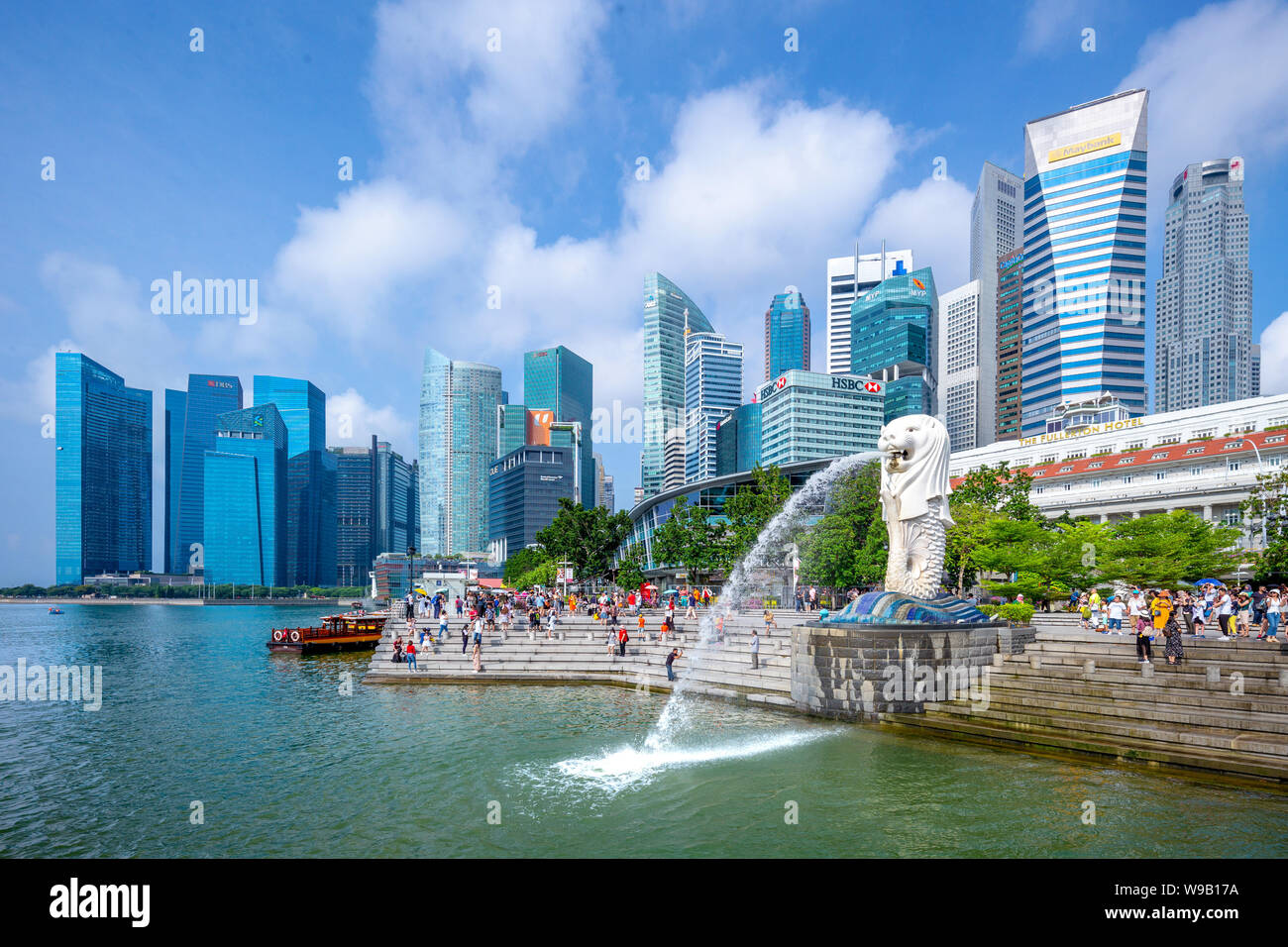 Singapore, Singapore - 10 agosto 2018: statua Merlion fontana nel Parco Merlion. Marina Bay è una baia si trova nella zona centrale di Singapore. Foto Stock