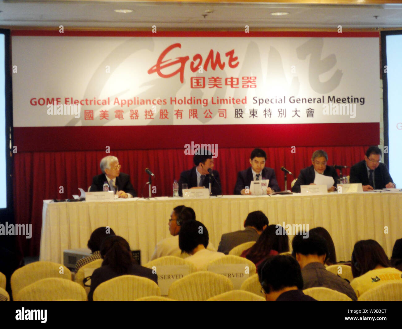 Vista di una conferenza stampa dopo la speciale assemblea generale del Gome Elettrodomestici Holding Limited di Hong Kong, Cina, 28 settembre 2010. J Foto Stock