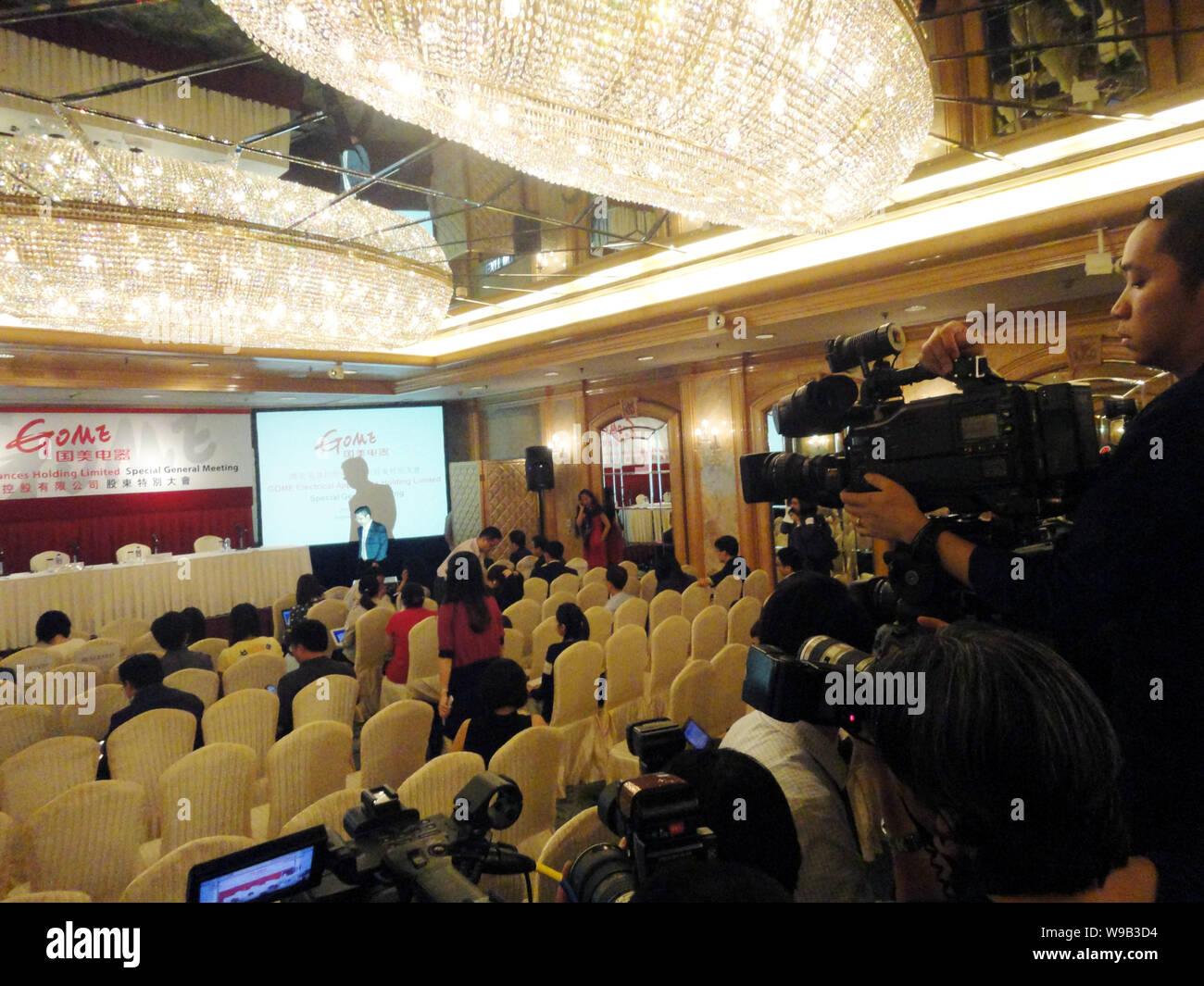 Vista di una conferenza stampa dopo la speciale assemblea generale del Gome Elettrodomestici Holding Limited di Hong Kong, Cina, 28 settembre 2010. J Foto Stock