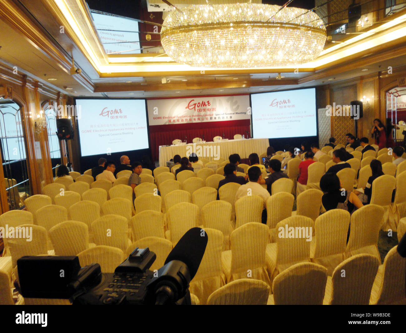 Vista di una conferenza stampa dopo la speciale assemblea generale del Gome Elettrodomestici Holding Limited di Hong Kong, Cina, 28 settembre 2010. J Foto Stock