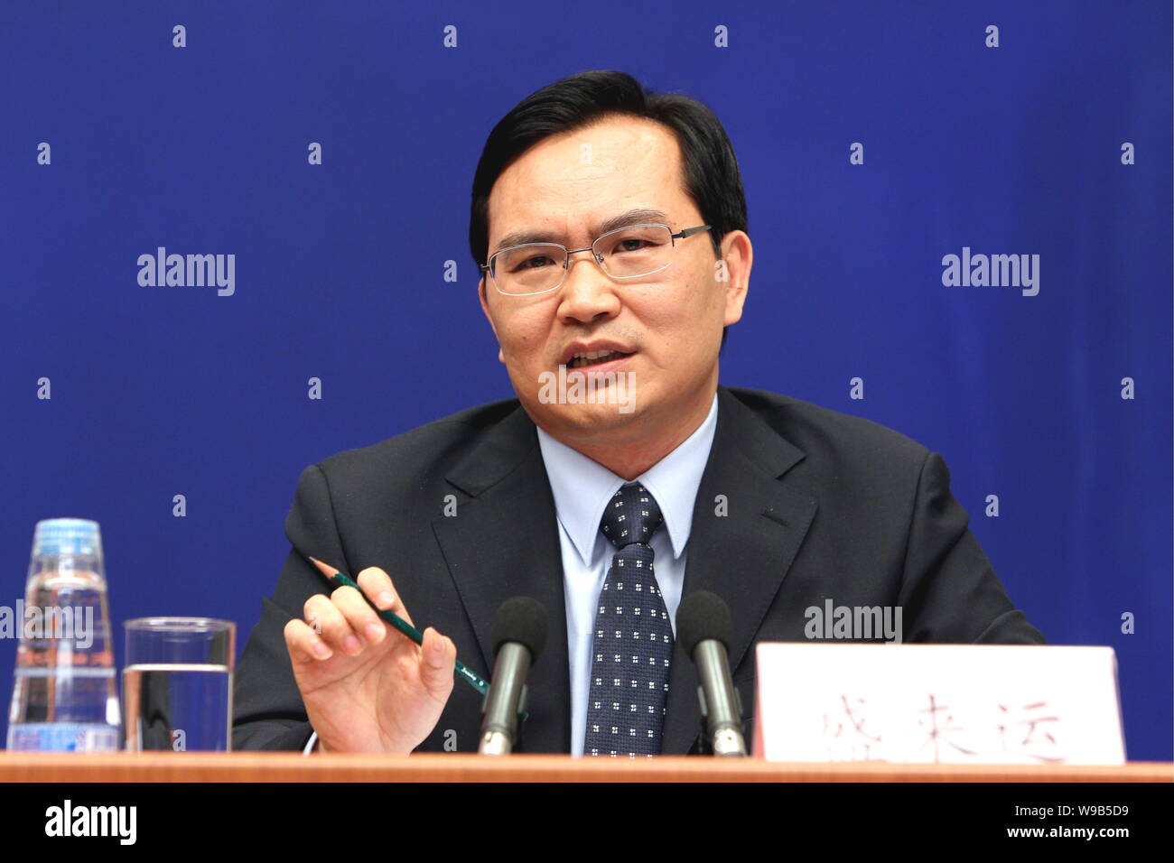 Sheng Laiyun, portavoce del Dipartimento Nazionale di Statistica (NBS), parla nel corso di una conferenza stampa tenutasi a Beijing, Cina, Ottobre 21, 2010. Porcellane P dei consumatori Foto Stock