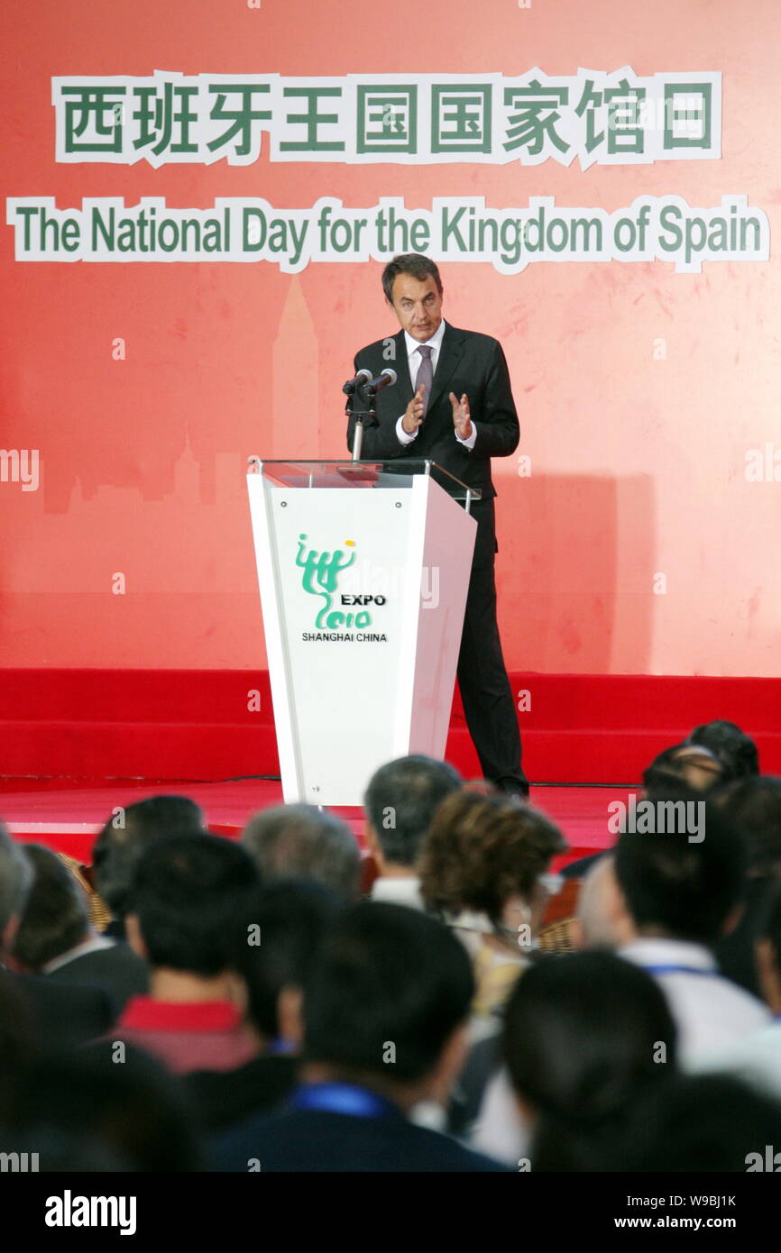 Il Primo Ministro spagnolo José Luis Rodriguez Zapatero parla durante una celebrazione per la giornata nazionale della Spagna Pavilion nel mondo Expo Park in S Foto Stock