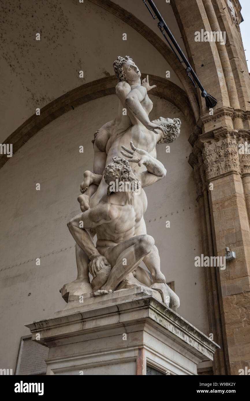 Statue in Piazza della Signoria - Loggia dei Lanzi - Il Ratto delle Sabine, nel centro di Firenze, Italia Foto Stock