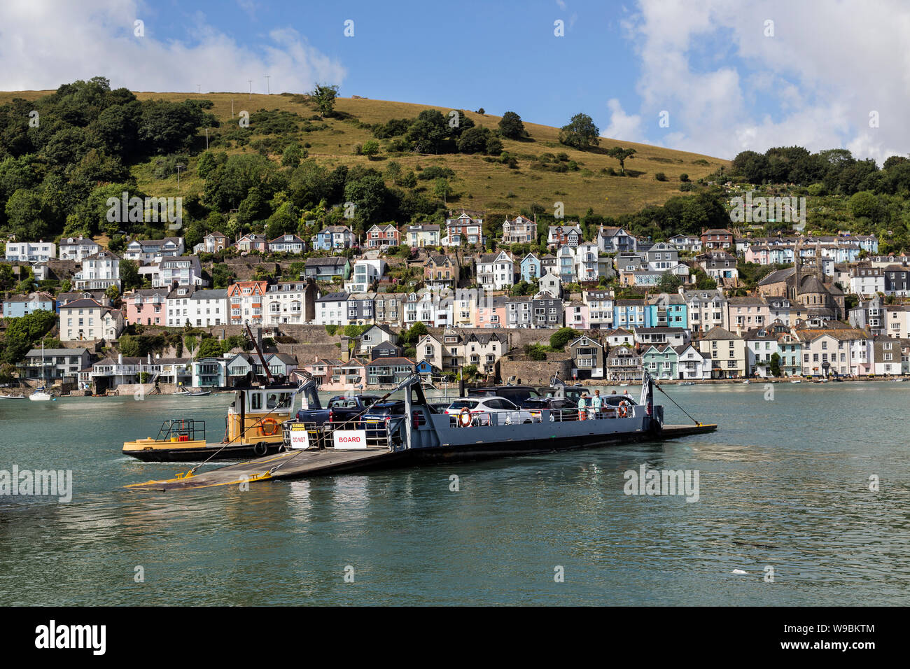 Traghetto per auto, Dartmouth traghetto inferiore - Inghilterra, Devon, House, UK, Architettura, Blu, esterno dell'edificio, Business, Cityscape, coste, Dart River, Foto Stock