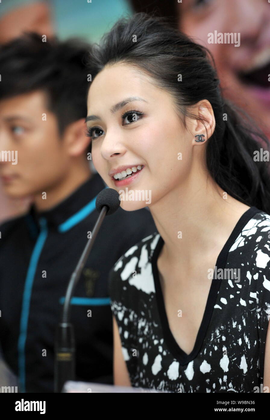 Hong Kong cantante e attrice Gillian Chung (Chung Yan-tung), anteriore, e l'attore Alex Fong sono visti nel corso di una conferenza stampa per il film, il Fantasti Foto Stock