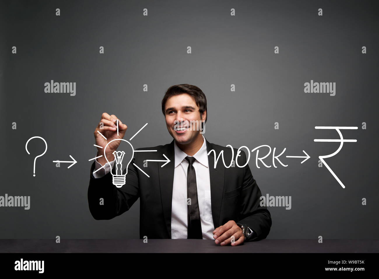 Uomo d'affari che fa un modello di affari Foto Stock