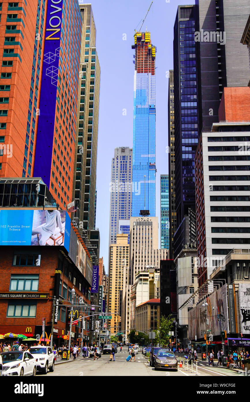 Vista di Broadway e Central Park Tower, Manhattan, New York City, Stati Uniti d'America. Foto Stock