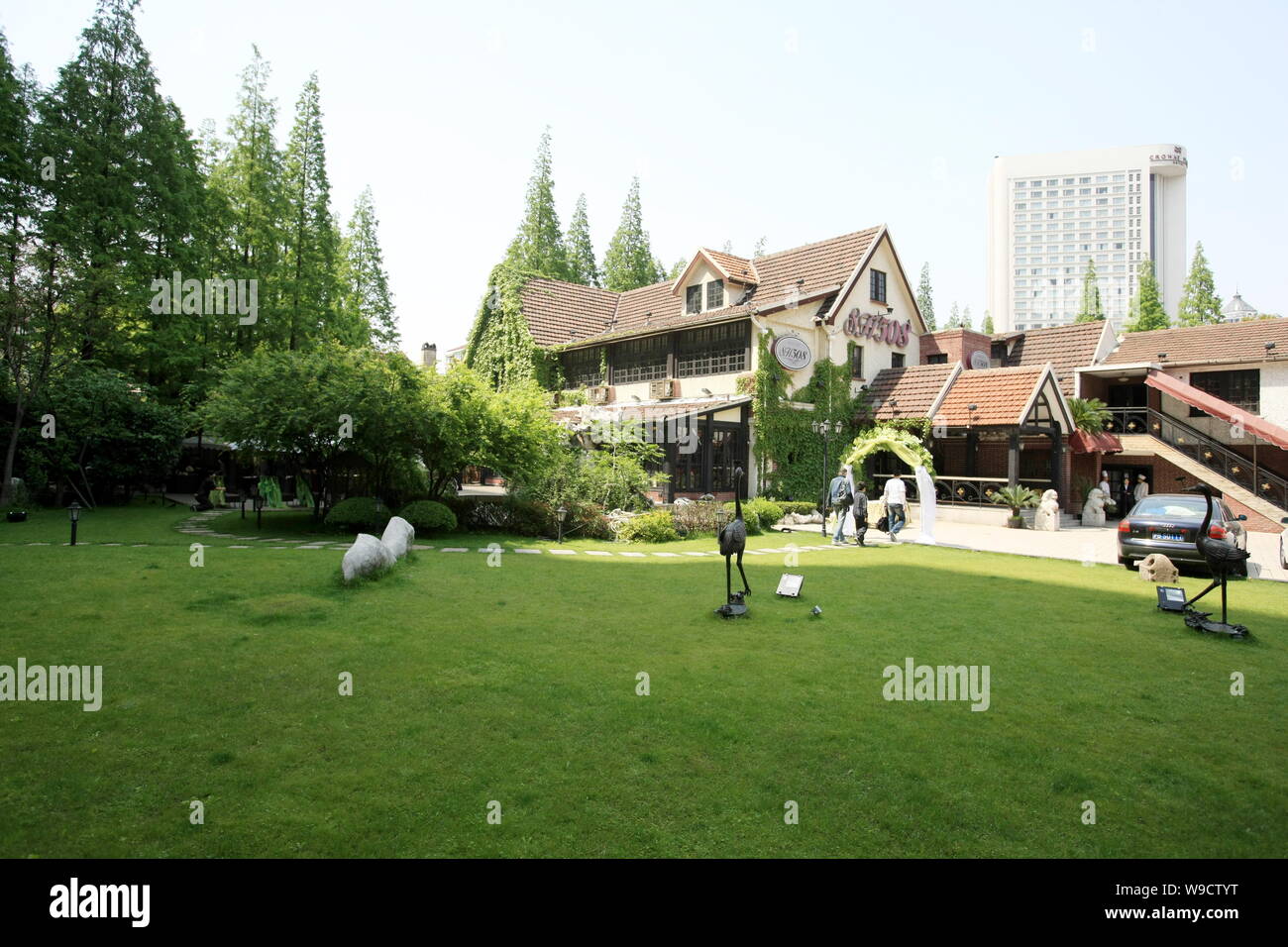 Vista del SH508 ristorante, ex casa famiglia di scrittore britannico J.G. Ballard, in Cina a Shanghai, 26 aprile 2009. Fate una passeggiata verso il basso Panyu (Fanyu) Lu (P Foto Stock