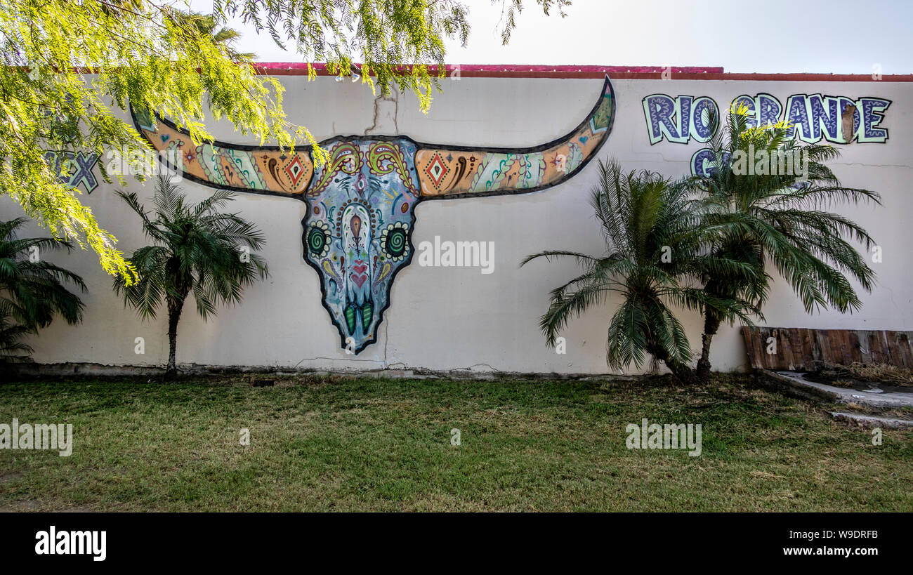 Rio Grande Grill. Longhorn Steer cranio murale, Harlingen, Texas, Stati Uniti d'America Foto Stock