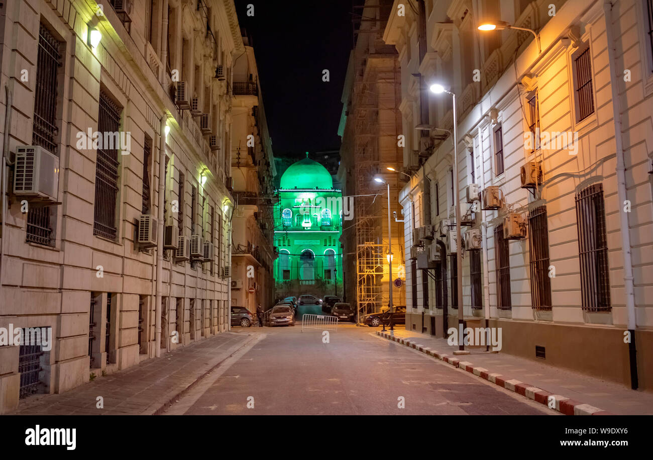 Algeria, Algeri, Downtown Street, Abdelhamid Ibn Badis moschea Foto Stock