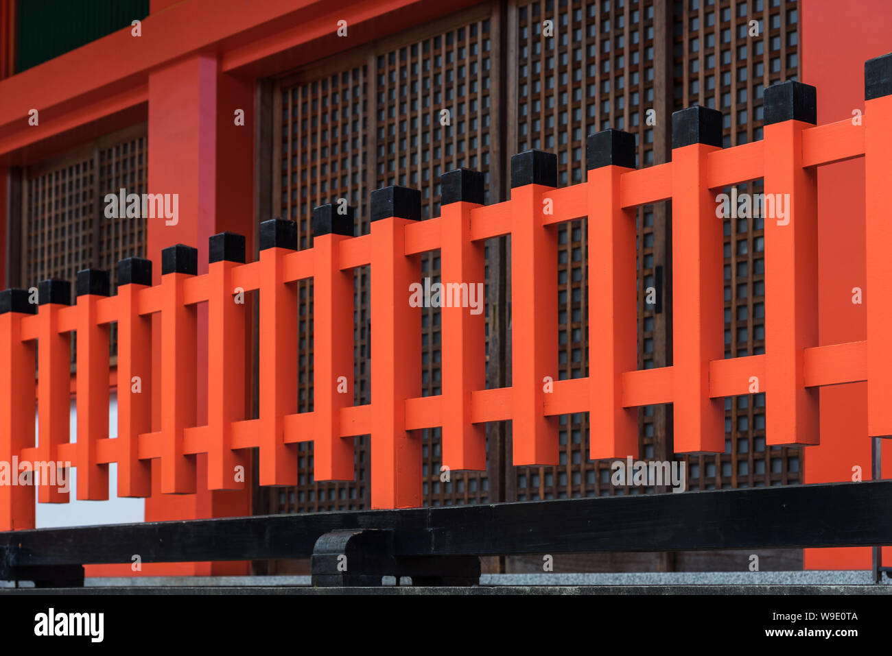 Close up della tradizione giapponese struttura di legno a fushimi inari Taisha Sacrario di uno dei punti di attrazione per i turisti a Kyoto, in Giappone. Foto Stock