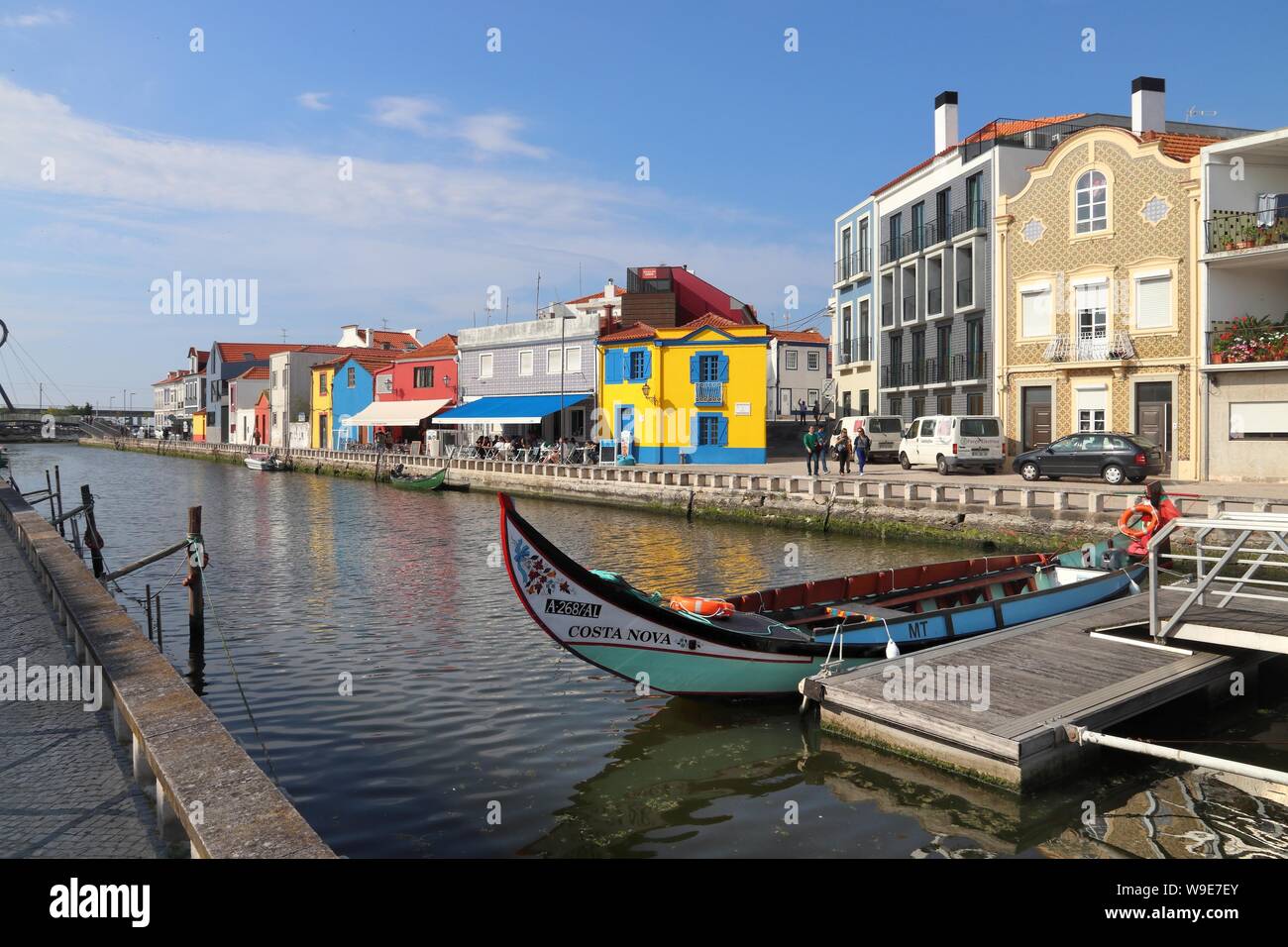 AVEIRO, Portogallo - 23 Maggio 2018: Aveiro canal gondola-stile barca in Portogallo. Aveiro è conosciuta come la Venezia del Portogallo a causa dei suoi canali. Foto Stock