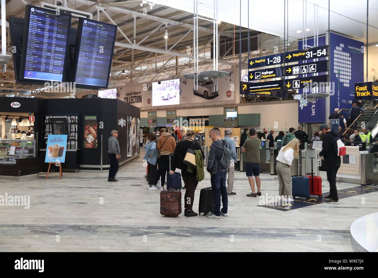 Göteborg, Svezia - 28 agosto 2018: Passeggeri visitare Gotenborg Landvetter airport in Svezia. È il secondo aeroporto più trafficato in Svezia con 6.8 milli Foto Stock