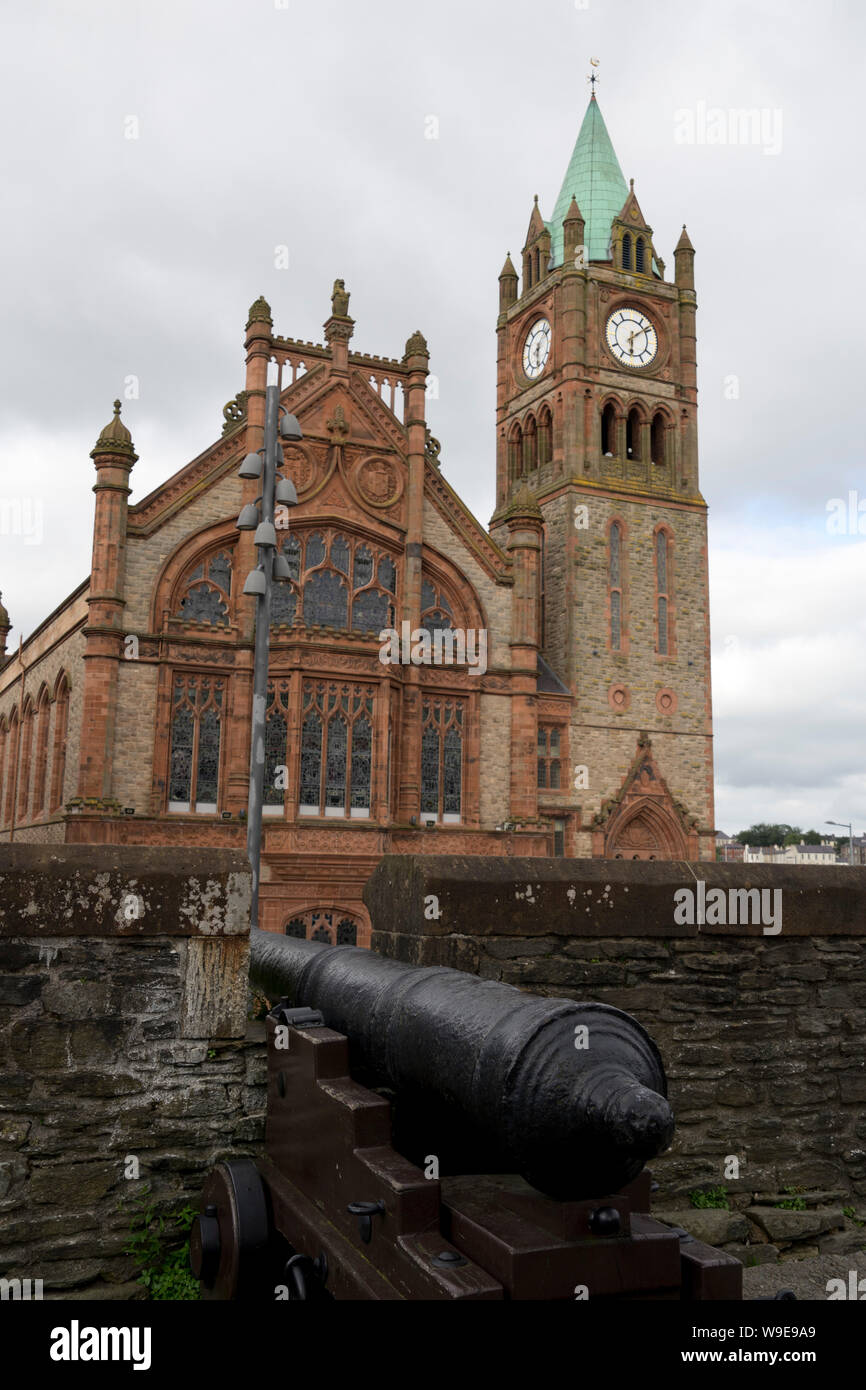 I cannoni del XVII secolo le pareti da San Columb's Cathedral di Derry,l'Irlanda del Nord Foto Stock