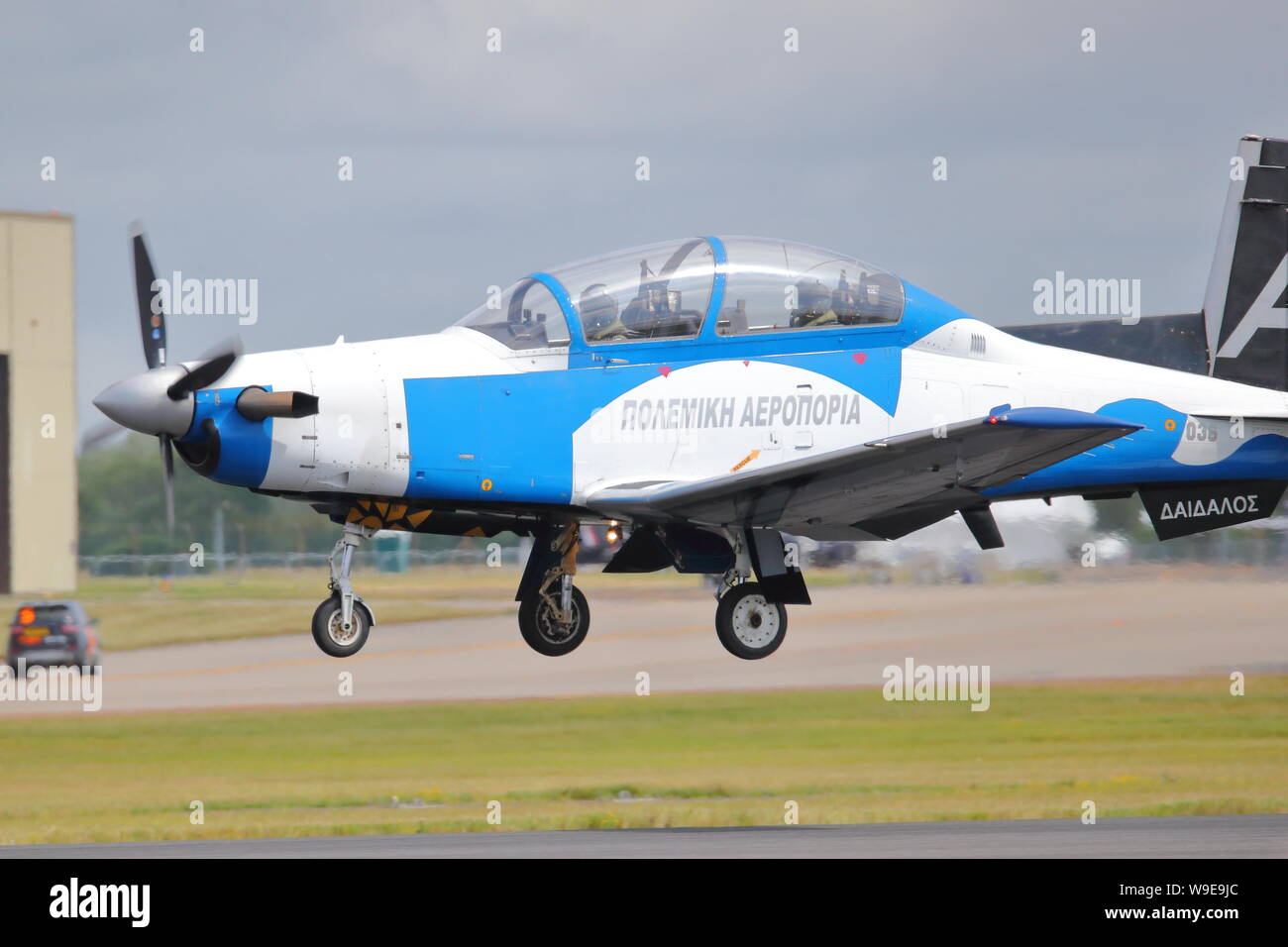 Hellenic Air Force Beechcraft T-6un texano II di sbarco nel 2019 Royal International Air Tattoo a RAF Fairford Foto Stock