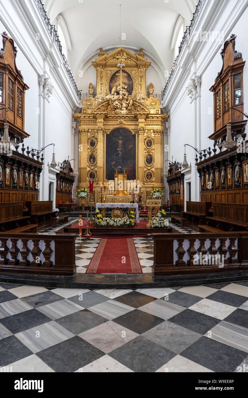 Chiesa di Santa Croce interno a Varsavia, Polonia, altare maggiore barocco Foto Stock