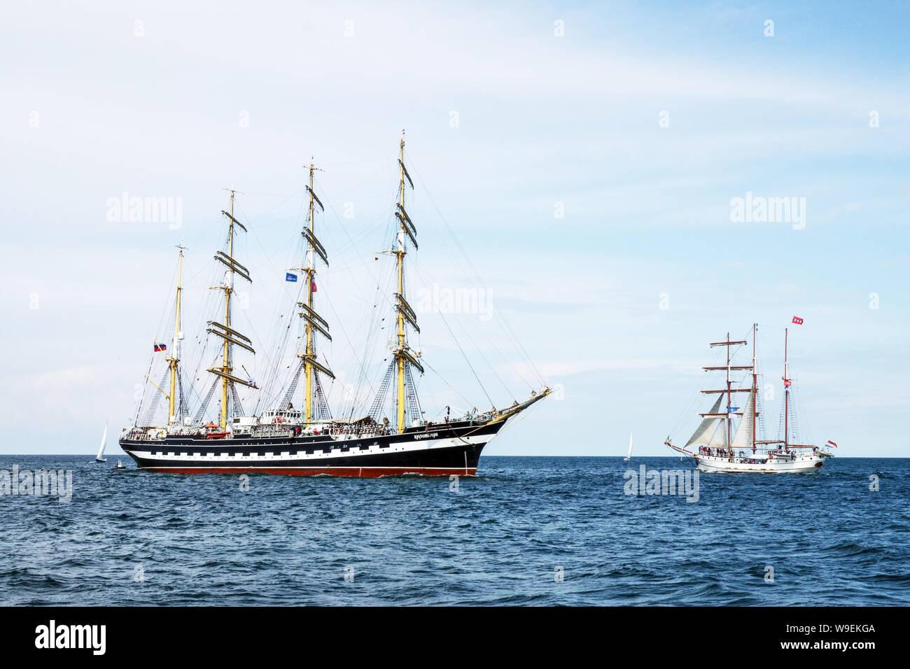 Il russo Tall Ship Kruzenshtern un quattro-corteccia del montante a Rostock sul Hanse Sail Germania Foto Stock