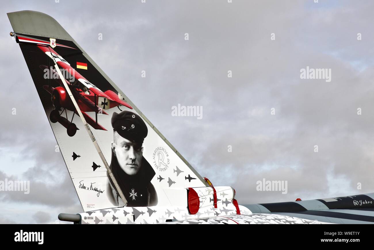 German Air Force (Luftwaffe) Eurofighter Typhoon con illustrazione speciale per celebrare la guerra mondiale 1 fighter ace Manfred von Richthofen "Barone Rosso" Foto Stock