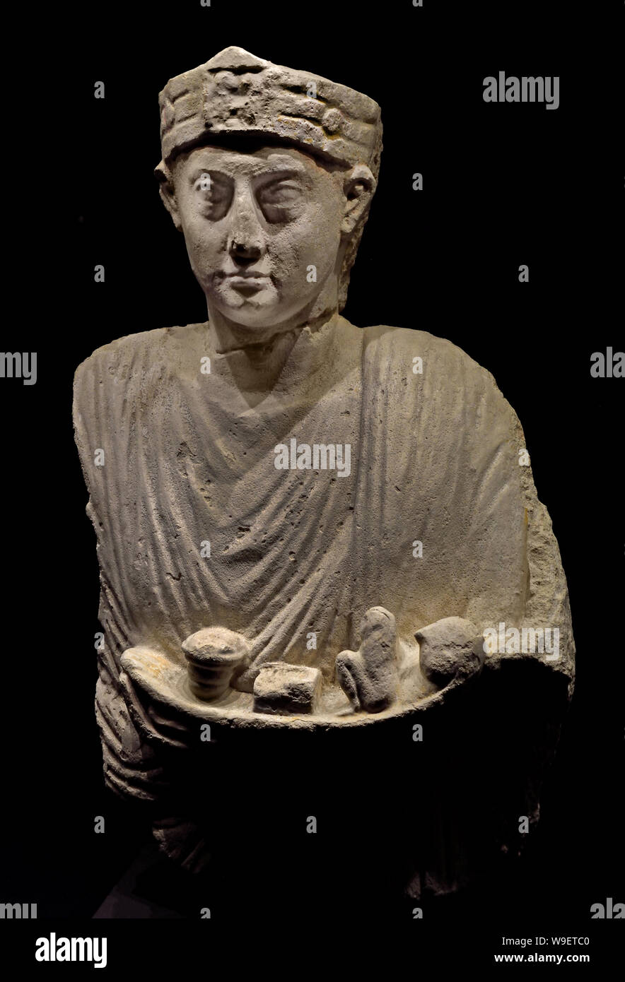 Busto del funerale del sacerdote dalla Oxyrhynchus (El-Bahnasa, Egitto) Calcare stuccato e verniciato ) 3a-4a secolo d.c. egiziano Egitto Foto Stock