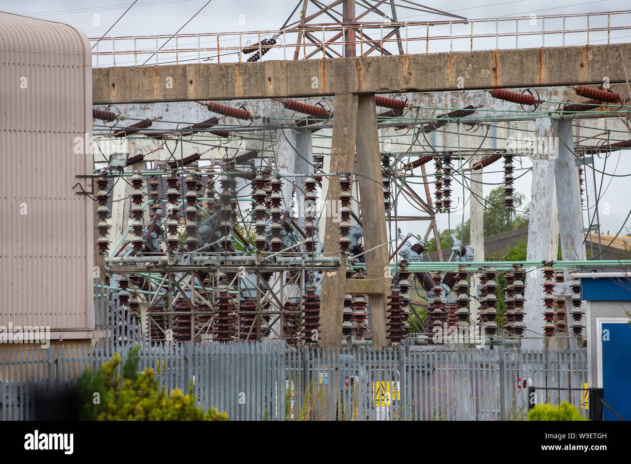 Foto datata 10 agosto mostra poca Barford Power Station nel Bedfordshire sabato mattina.it è stato segnalato che è stata una delle due stazioni di poteri a fallire il venerdì causando interruzioni in tutto il paese. National Grid ha detto il guasto di alimentazione è stato causato da problemi con due generatori di potenza e il problema è stato rapidamente risolto. Ma il regolatore OFGEM ha detto che ha chiesto un "urgente relazione dettagliata' per scoprire che cosa è andato storto e che può adottare misure coercitive, compreso un bel. L'interruzione di energia elettrica è accaduto a circa 17:00 BST del venerdì pomeriggio, National Grid ha detto, con i blackout ac Foto Stock