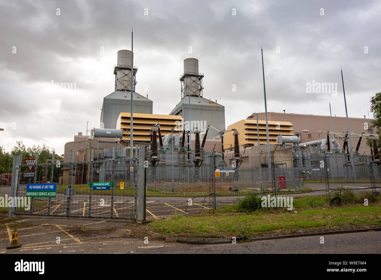 Foto datata 10 agosto mostra poca Barford Power Station nel Bedfordshire sabato mattina.it è stato segnalato che è stata una delle due stazioni di poteri a fallire il venerdì causando interruzioni in tutto il paese. National Grid ha detto il guasto di alimentazione è stato causato da problemi con due generatori di potenza e il problema è stato rapidamente risolto. Ma il regolatore OFGEM ha detto che ha chiesto un "urgente relazione dettagliata' per scoprire che cosa è andato storto e che può adottare misure coercitive, compreso un bel. L'interruzione di energia elettrica è accaduto a circa 17:00 BST del venerdì pomeriggio, National Grid ha detto, con i blackout ac Foto Stock