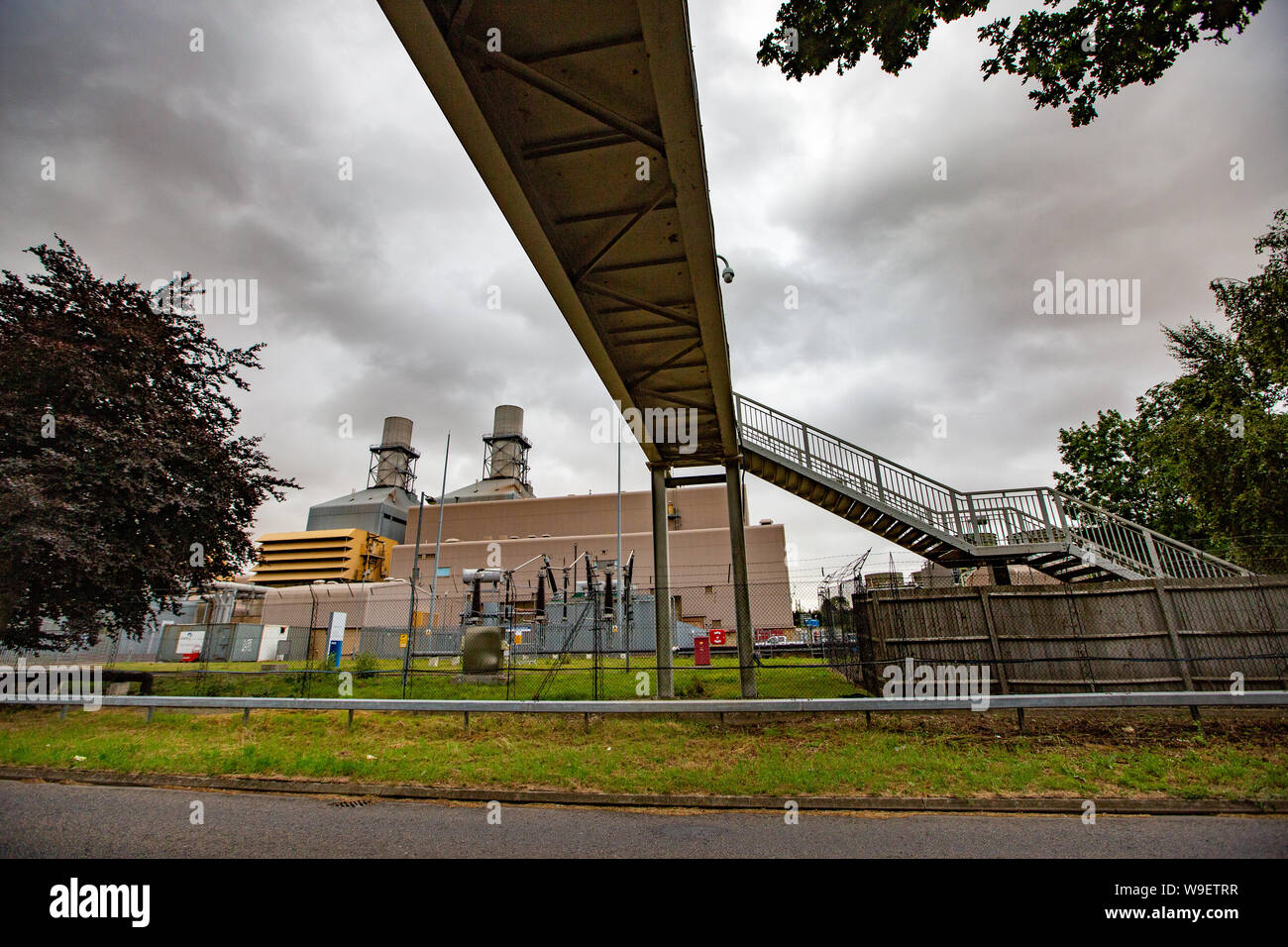 Foto datata 10 agosto mostra poca Barford Power Station nel Bedfordshire sabato mattina.it è stato segnalato che è stata una delle due stazioni di poteri a fallire il venerdì causando interruzioni in tutto il paese. National Grid ha detto il guasto di alimentazione è stato causato da problemi con due generatori di potenza e il problema è stato rapidamente risolto. Ma il regolatore OFGEM ha detto che ha chiesto un "urgente relazione dettagliata' per scoprire che cosa è andato storto e che può adottare misure coercitive, compreso un bel. L'interruzione di energia elettrica è accaduto a circa 17:00 BST del venerdì pomeriggio, National Grid ha detto, con i blackout ac Foto Stock