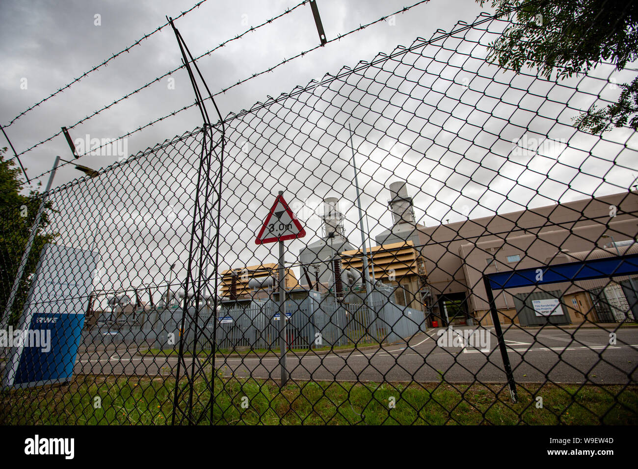 Foto datata 10 agosto mostra poca Barford Power Station nel Bedfordshire sabato mattina.it è stato segnalato che è stata una delle due stazioni di poteri a fallire il venerdì causando interruzioni in tutto il paese. National Grid ha detto il guasto di alimentazione è stato causato da problemi con due generatori di potenza e il problema è stato rapidamente risolto. Ma il regolatore OFGEM ha detto che ha chiesto un "urgente relazione dettagliata' per scoprire che cosa è andato storto e che può adottare misure coercitive, compreso un bel. L'interruzione di energia elettrica è accaduto a circa 17:00 BST del venerdì pomeriggio, National Grid ha detto, con i blackout ac Foto Stock