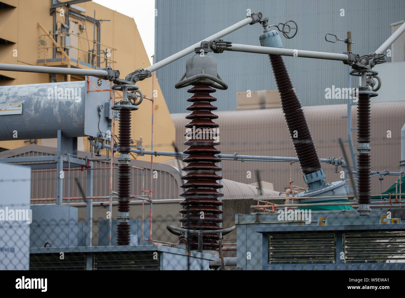 Foto datata 10 agosto mostra poca Barford Power Station nel Bedfordshire sabato mattina.it è stato segnalato che è stata una delle due stazioni di poteri a fallire il venerdì causando interruzioni in tutto il paese. National Grid ha detto il guasto di alimentazione è stato causato da problemi con due generatori di potenza e il problema è stato rapidamente risolto. Ma il regolatore OFGEM ha detto che ha chiesto un "urgente relazione dettagliata' per scoprire che cosa è andato storto e che può adottare misure coercitive, compreso un bel. L'interruzione di energia elettrica è accaduto a circa 17:00 BST del venerdì pomeriggio, National Grid ha detto, con i blackout ac Foto Stock