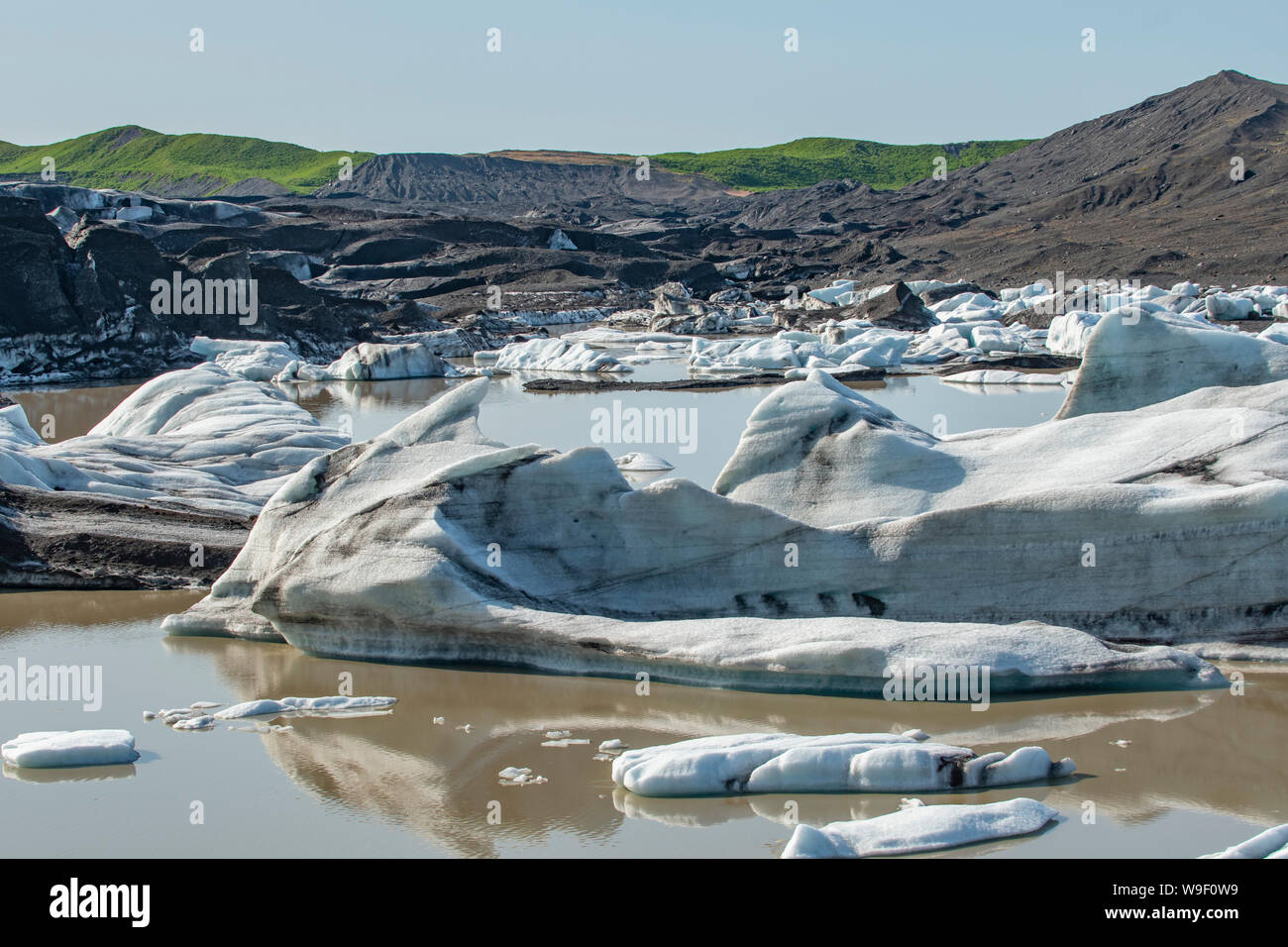 Iceberg nel lago glaciale a Svinafelljokull, Vatnajokull NP, Islanda Foto Stock