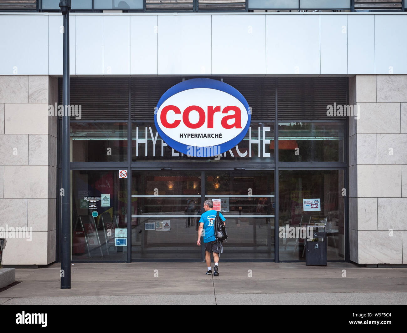 Cora hypermarket immagini e fotografie stock ad alta risoluzione - Alamy