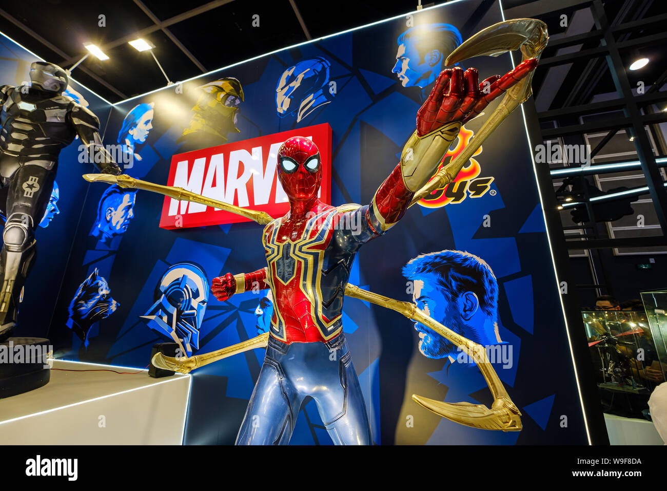 Marvel movie sfondo display con Spider-man replica nel Ani-Com & Games HK evento espositivo di Hong Kong.ACGHK è la piattaforma perfetta per le vendite e opportunità di business nella grande ondata di industria creativa & intrattenimento digitale lo sviluppo. Come il più famoso carnevale estivo in Hong Kong. Foto Stock