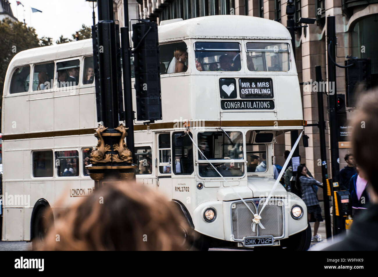 Bianco bus nozze da trasporto per Londra il noleggio privato Foto Stock