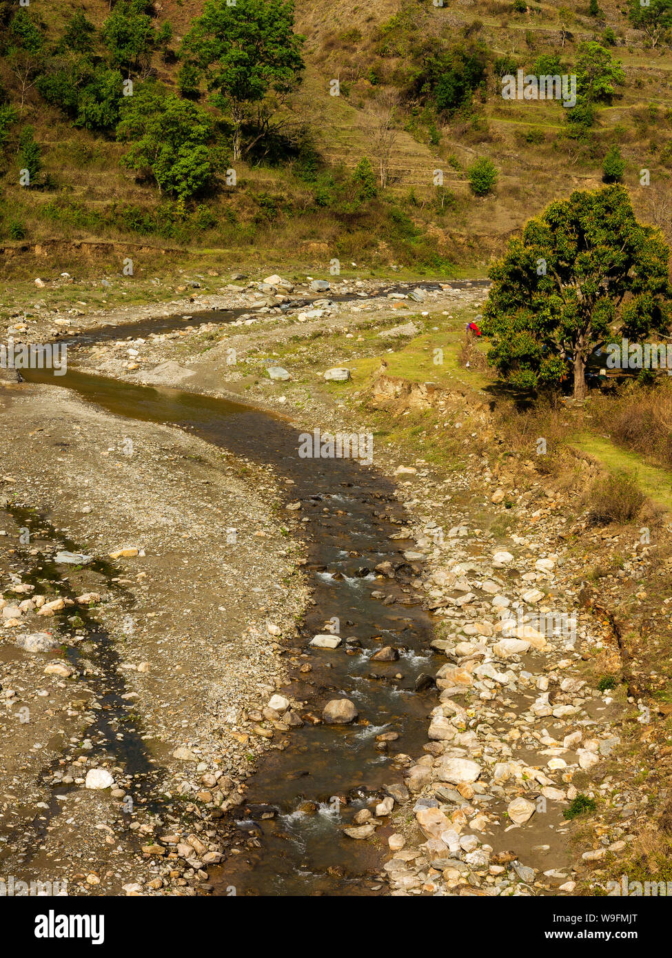 Jim Corbett quando dopo il maneating Panar leopard attraversato il fiume Panar nel diluvio con grande difficoltà, Kumaon Hills, Uttarakhand, India Foto Stock