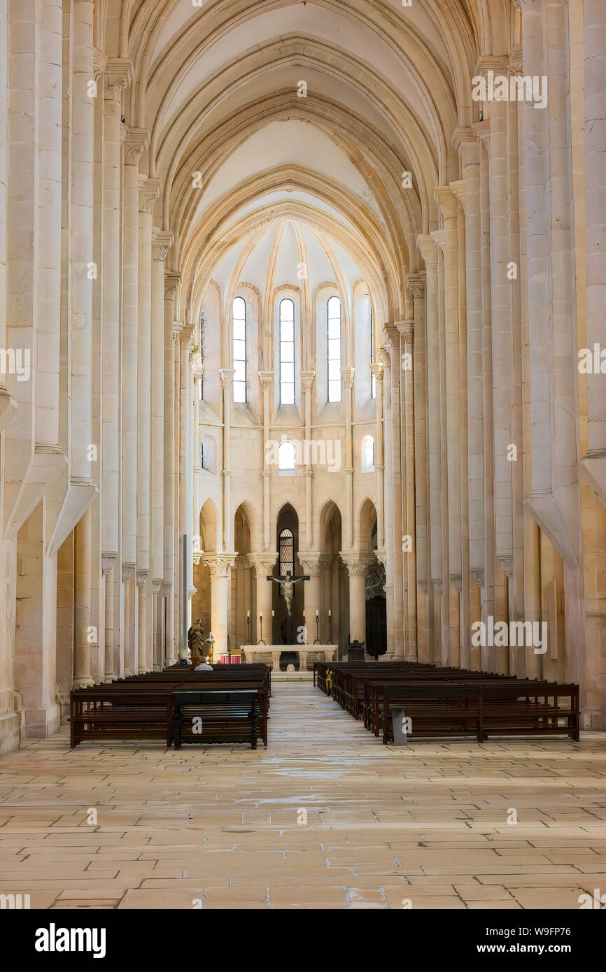 La chiesa ( la più grande chiesa gotica della fine del Cister) del grande monastero di Alcobaca Foto Stock