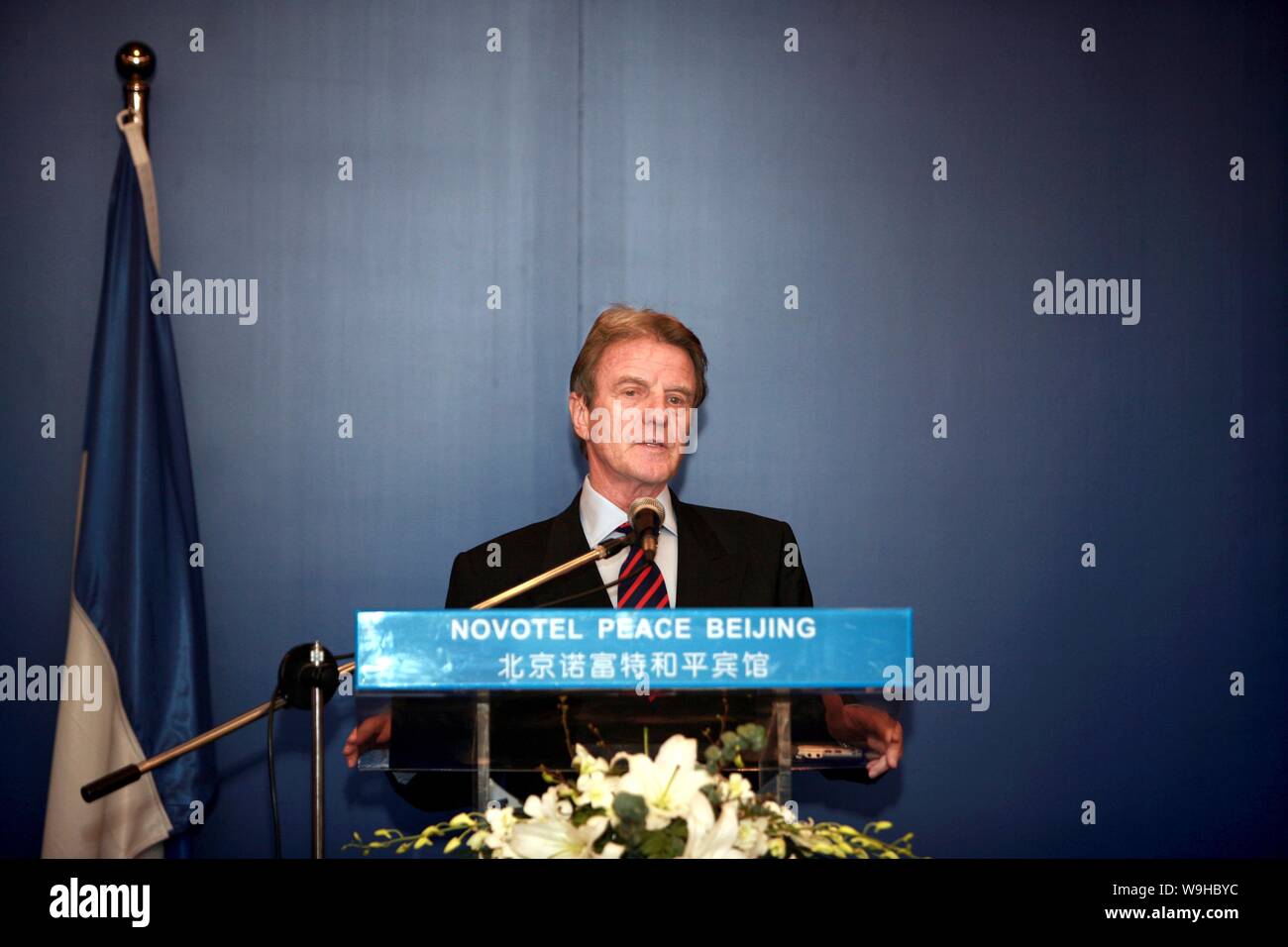 Il Ministro degli esteri francese Bernard Kouchner, parla nel corso di una conferenza stampa a Pechino, 31 ottobre 2007. Foto Stock