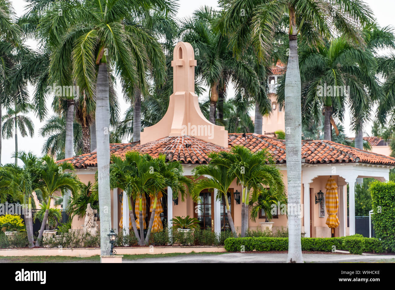 Mar-a-Lago il Palm Beach Break di Presidente Trump e Casa del Mar-a-Lago Club, è un palazzo confina con l'oceano e il lago vale la pena di Laguna. Foto Stock