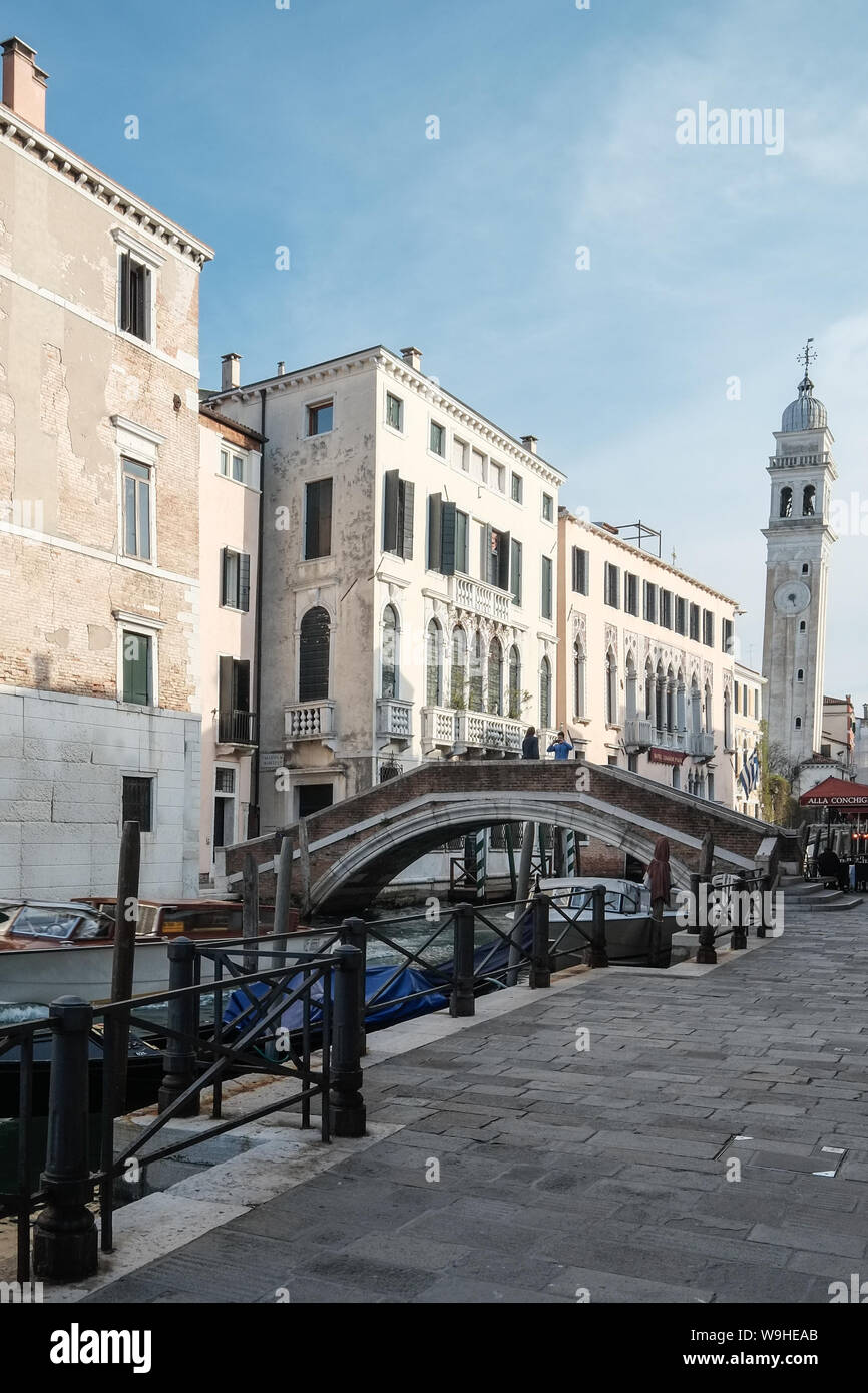 Vista verso il campanile di San Giorgio dei Greci, Venezia Foto Stock