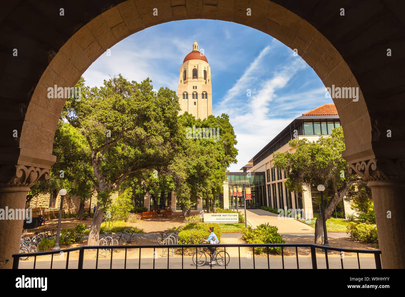 Stanford University campus, con la torre di Hoover in background, Palo Alto, California Foto Stock