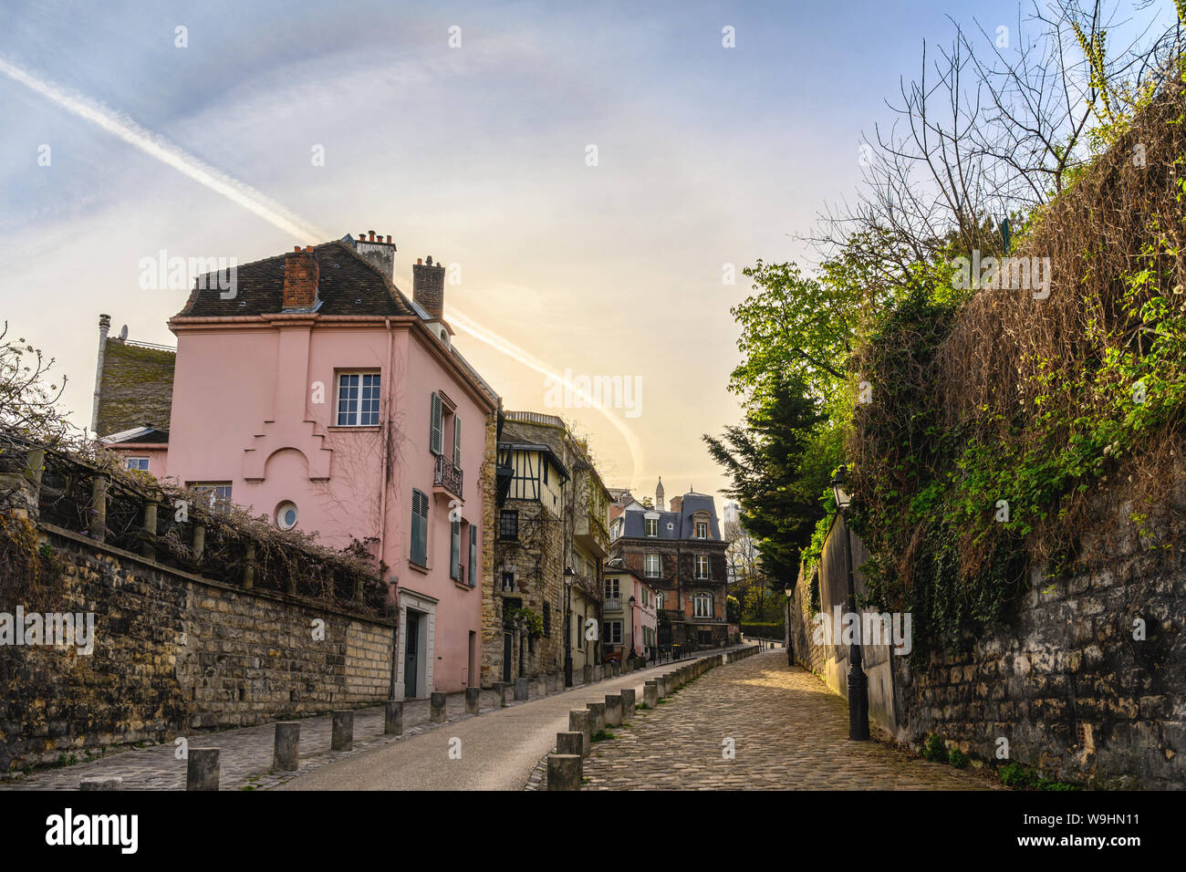 Parigi Francia dello skyline della città di un bellissimo edificio a Montmartre street Foto Stock