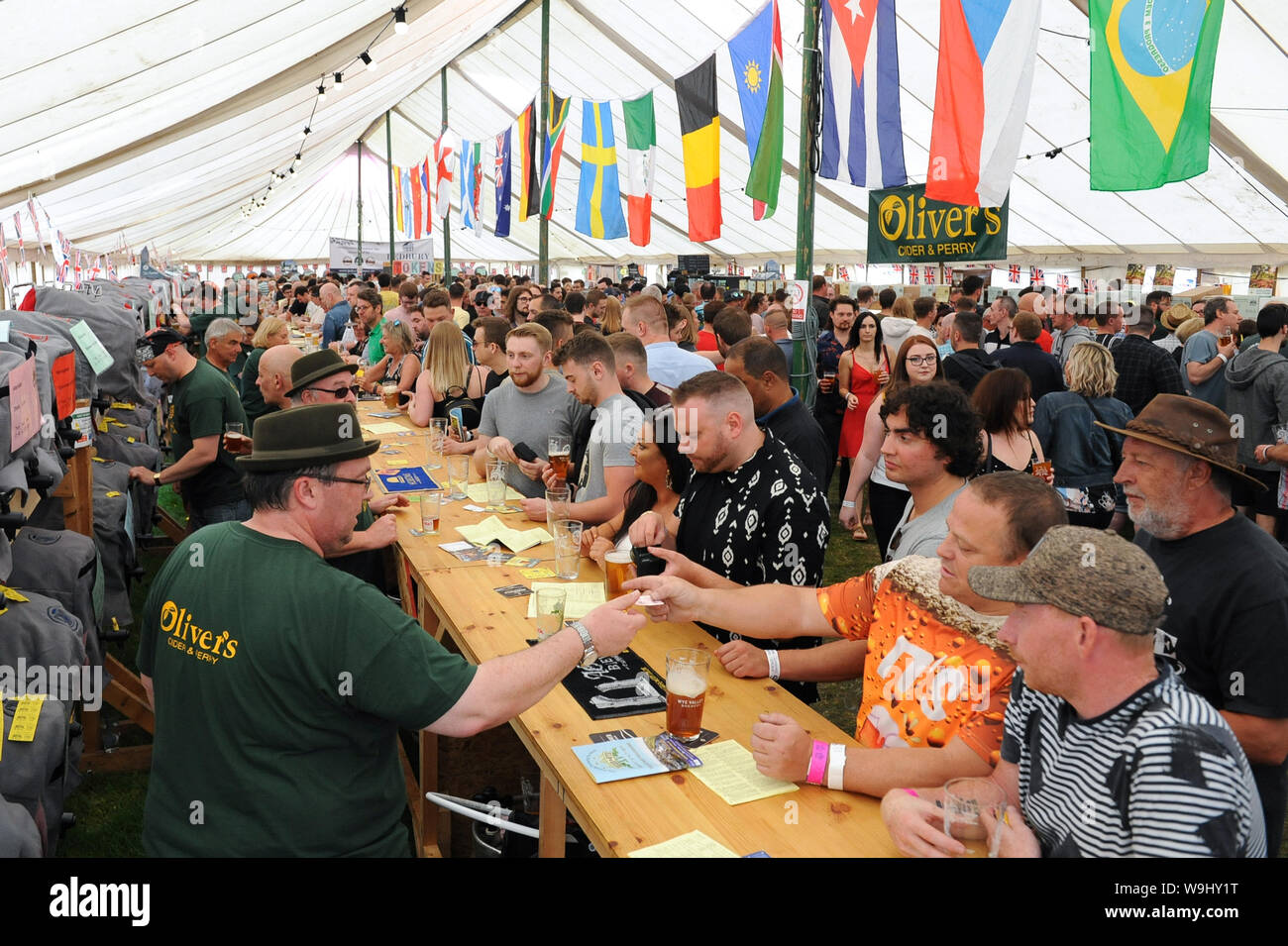 La birra sul memorandum di Wye Festival 2019 - Il festival ha attirato grandi folle. Foto Stock