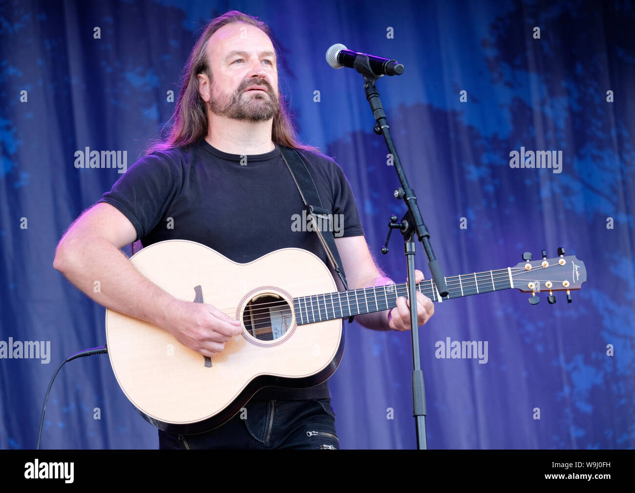 Damian Wilson di Wilson e Wakeman esegue a Fairport Cropredy della convenzione, Banbury, Regno Unito. Agosto 9, 2019 Foto Stock