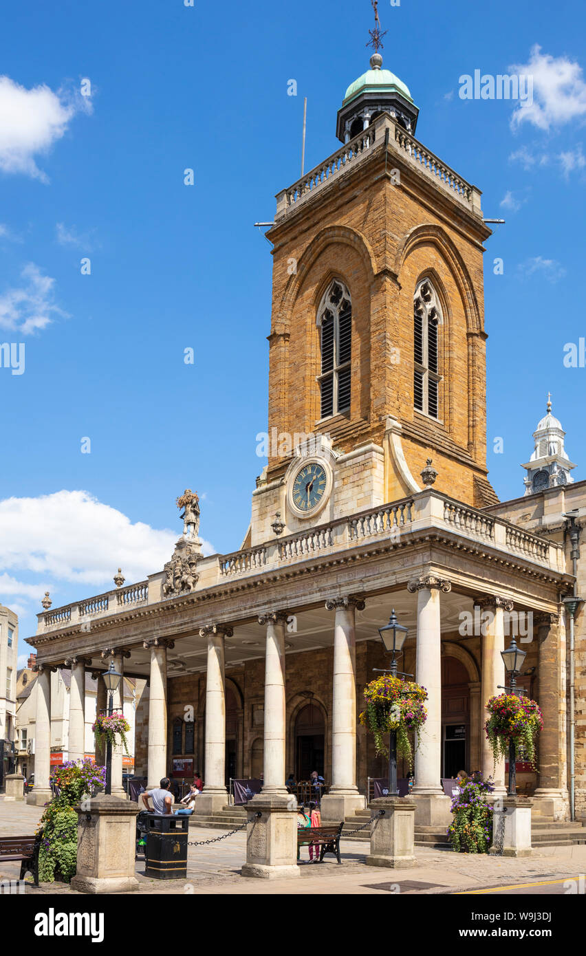 La Chiesa Parrocchiale di tutti i Santi George riga centro di Northampton Northamptonshire England Regno Unito GB Europa Foto Stock