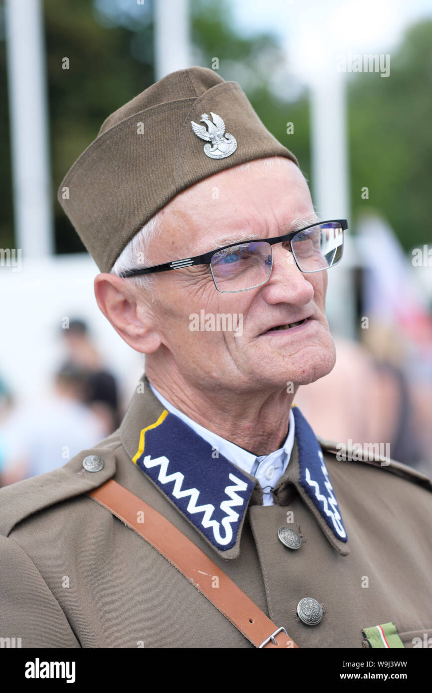 Varsavia Polonia un veterano del WW2 Polacco Brygada NSZ Swietokrzyska Esercito di Resistenza prende parte al settantacinquesimo anniversario in agosto 2019 Foto Stock
