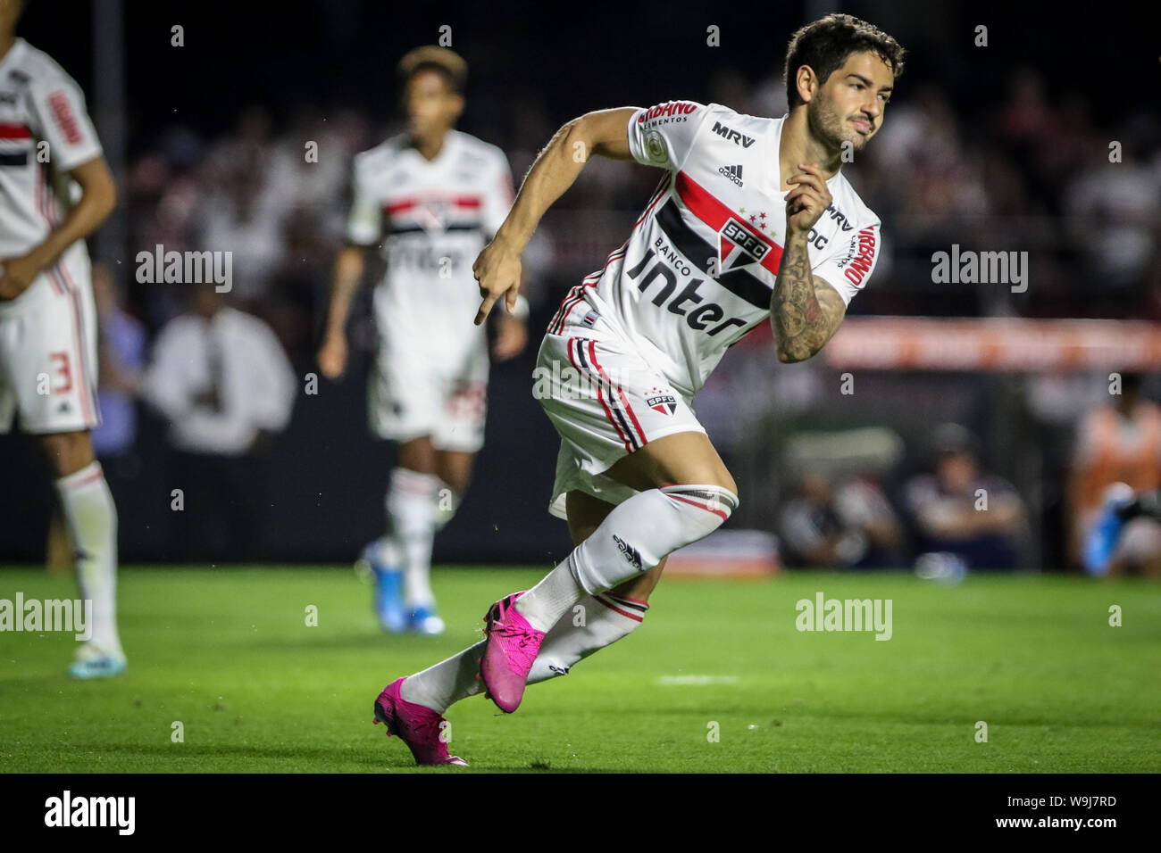 Alexandre Pato segna un punto durante una partita tra Sao Paulo vs Santos, un match valido per il 2019 Campionato brasiliano, in Morumbi Stadium (foto di Thiago Bernardes / Pacific Stampa) Foto Stock