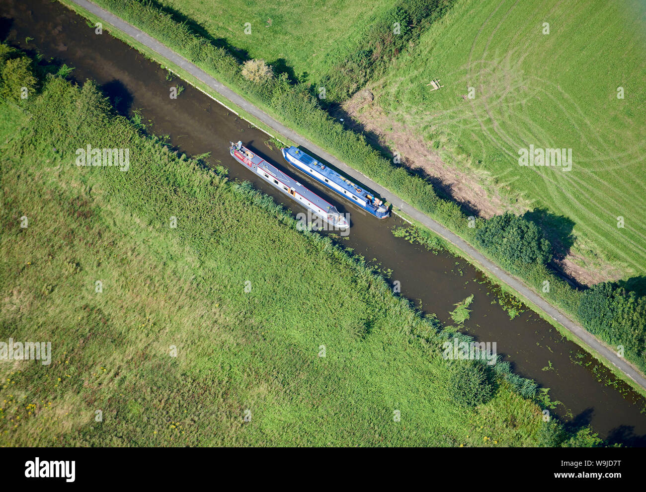 Due battelli sul Shropshire Union Canal, appena a sud di Ellesmere Port.North West England, Regno Unito Foto Stock