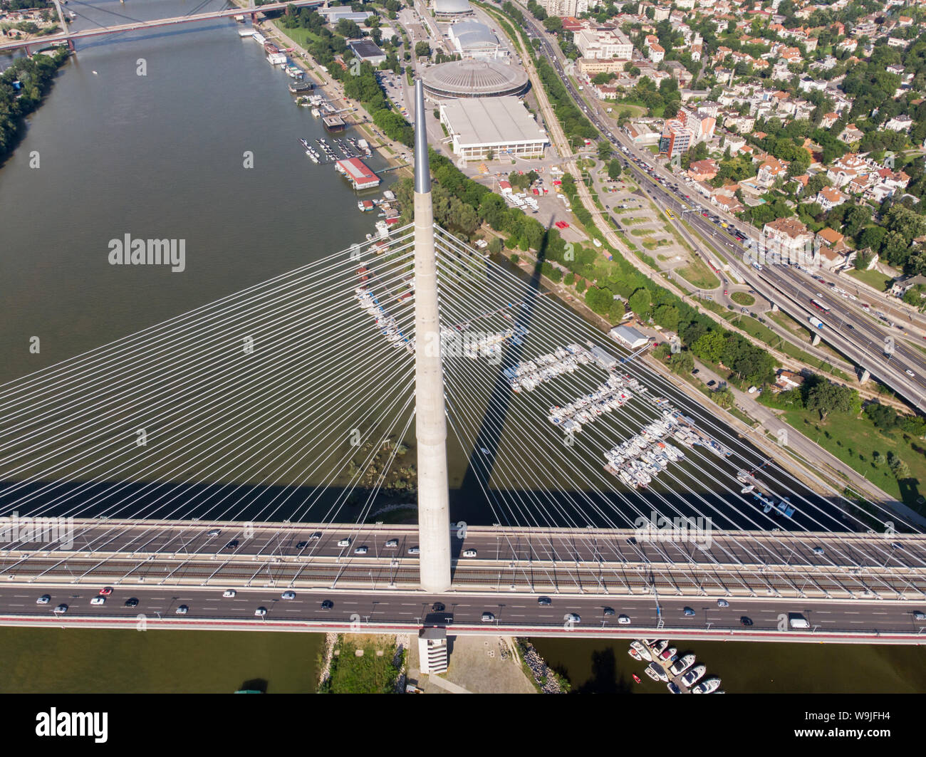 Ada ponte di Belgrado su una soleggiata giornata estiva Foto Stock