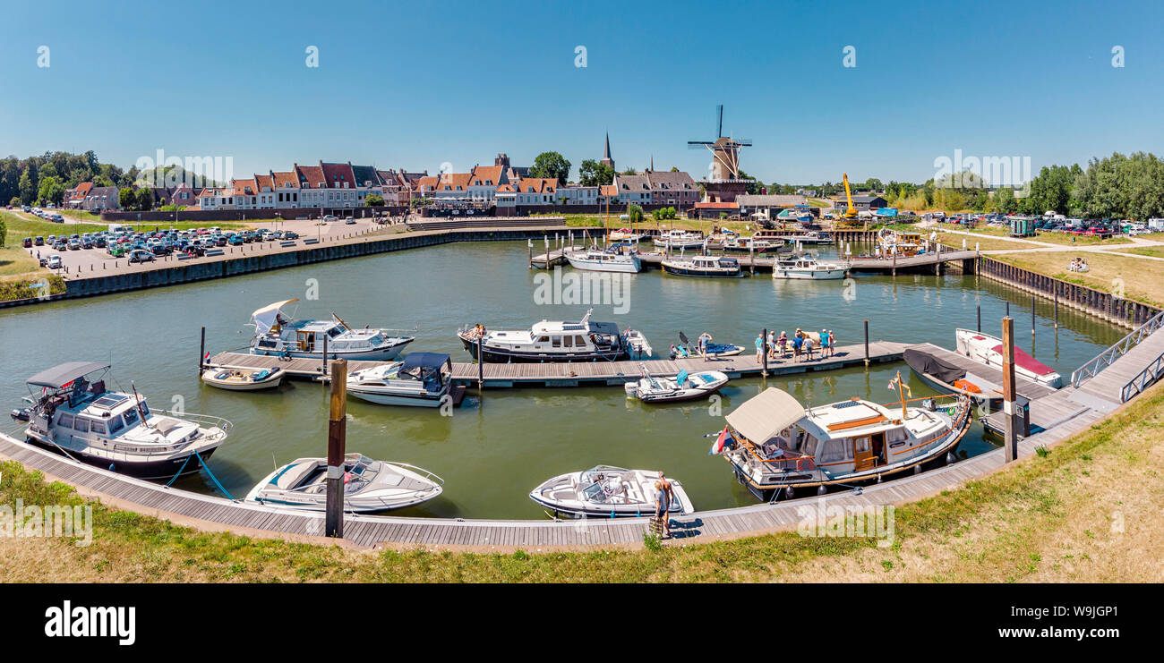 Il porto da diporto con il tower mill chiamato Rijn en Lek, Wijk bij Duurstede, Utrecht, , Paesi Bassi, 30071404.Caption locale *** mulino a vento Foto Stock